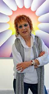 Who made an instillation of 999 place settings and decorations that celebrated women's contributions