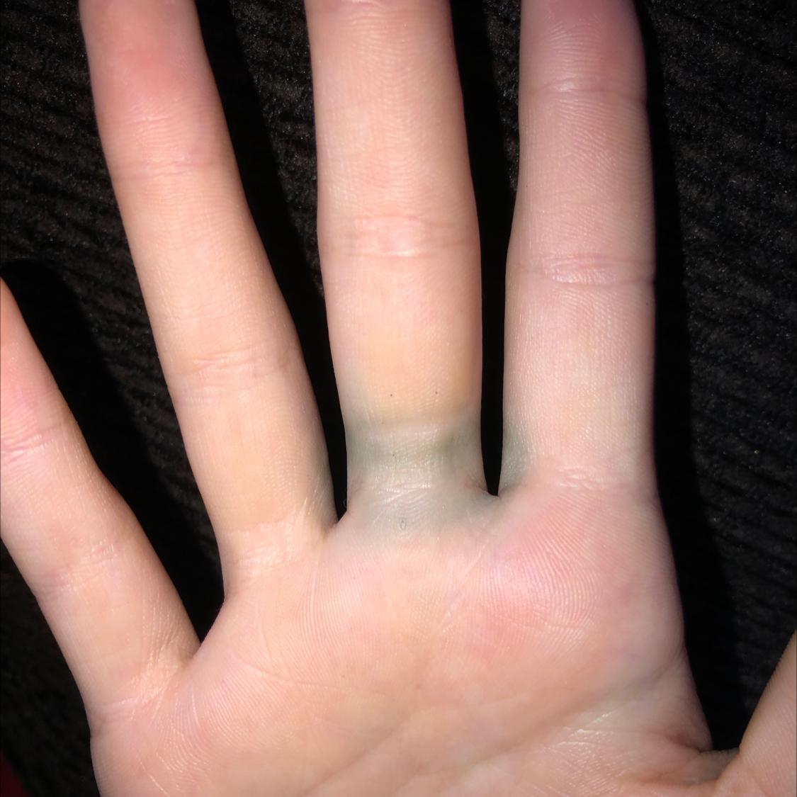 How do you guy get your jewelry to stop rubbing off the green stuff on your fingers?