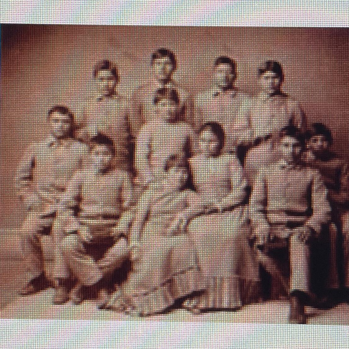 Question: How does this photo illustrate the problems faced by American Indians at boardingschools? (5
